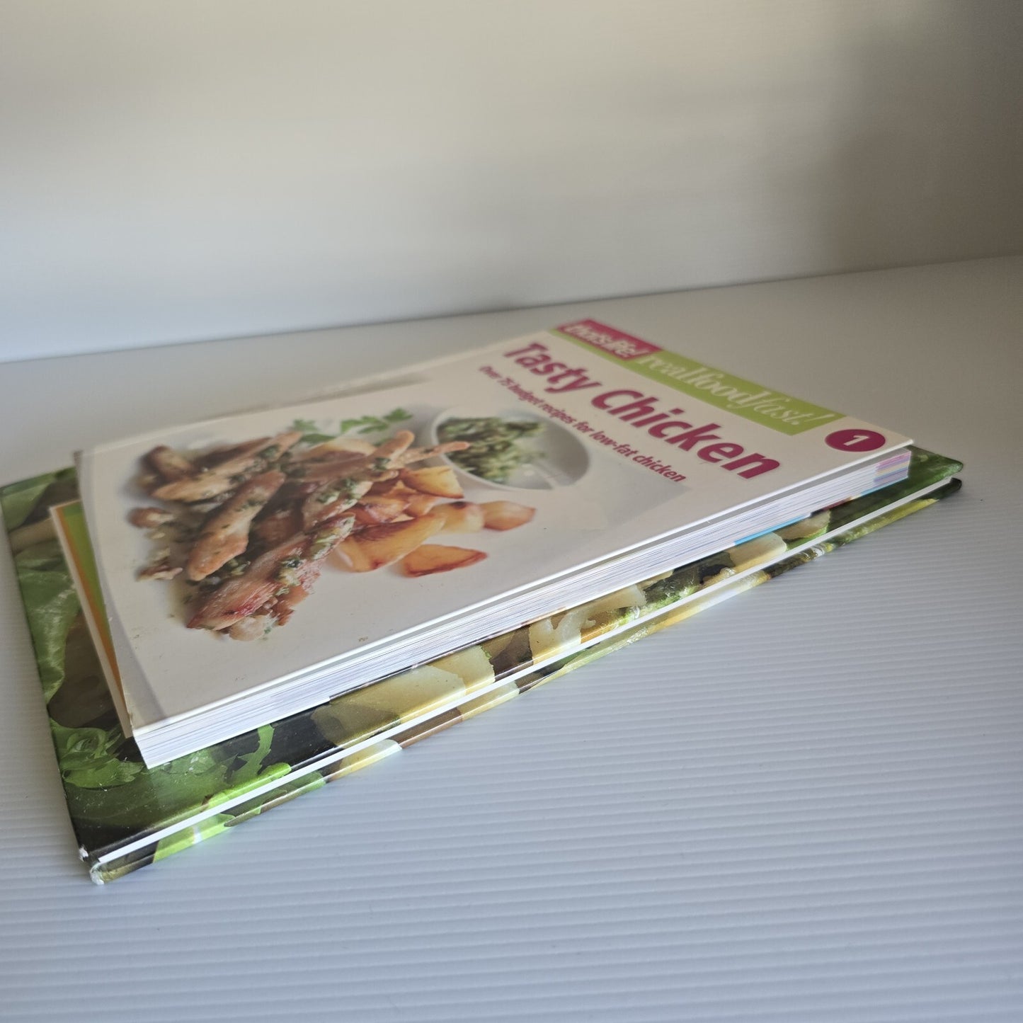 2x Tasty Chicken Cookbook Step-by-step Cuisines
