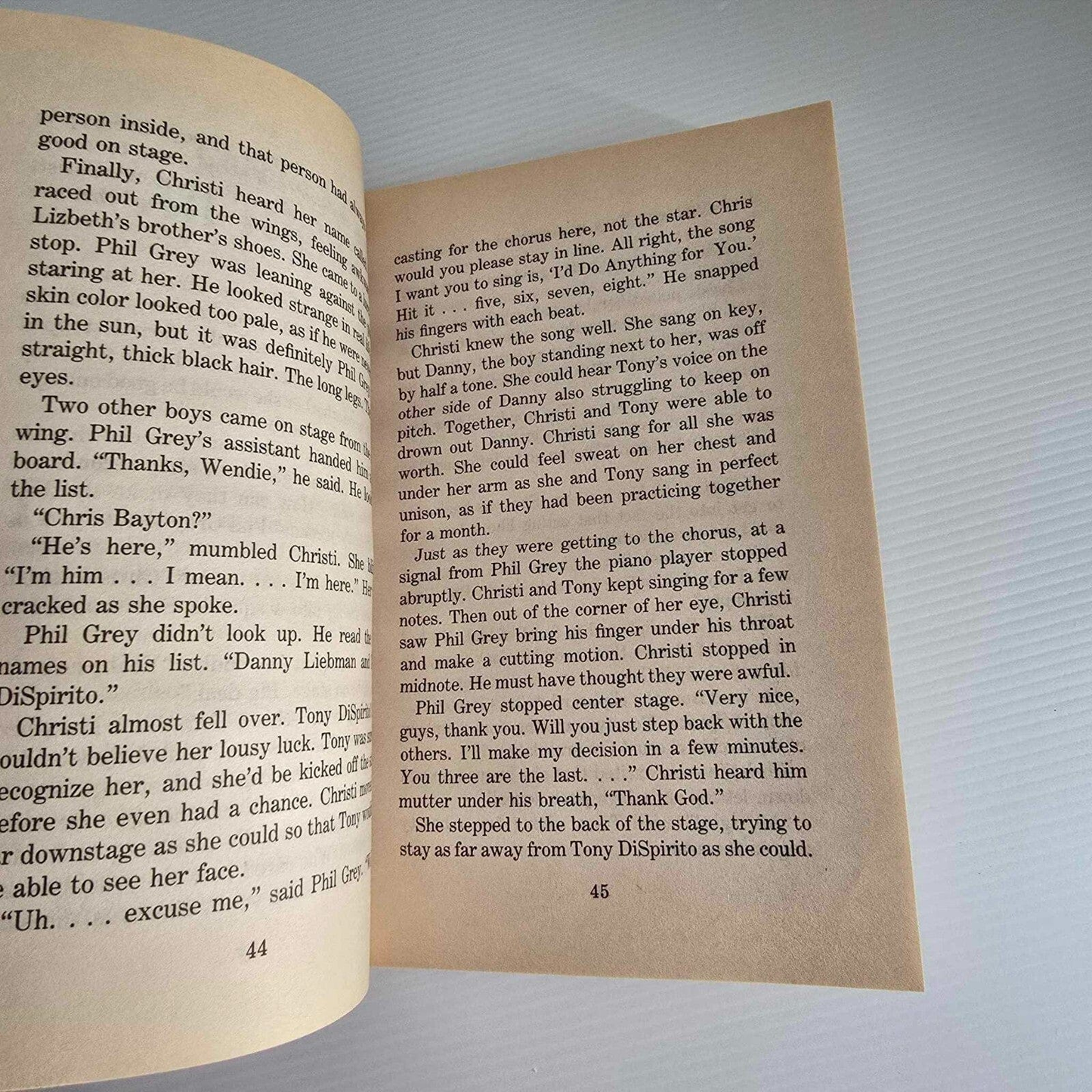 Alona.com.au A Different Twist by Elizabeth Levy, Paperback 1984