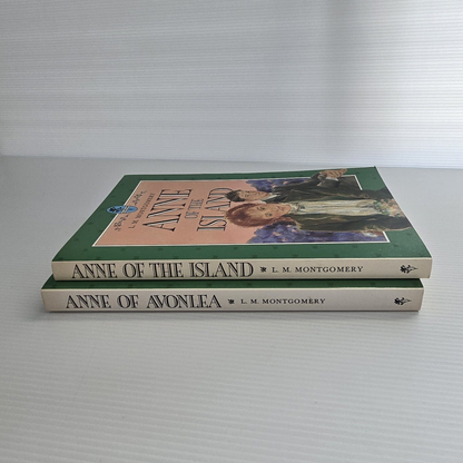 Alona.com.au 2x L. M. Montgomery Books Anne Of The Island And Anne Of Avonlea, Paperback