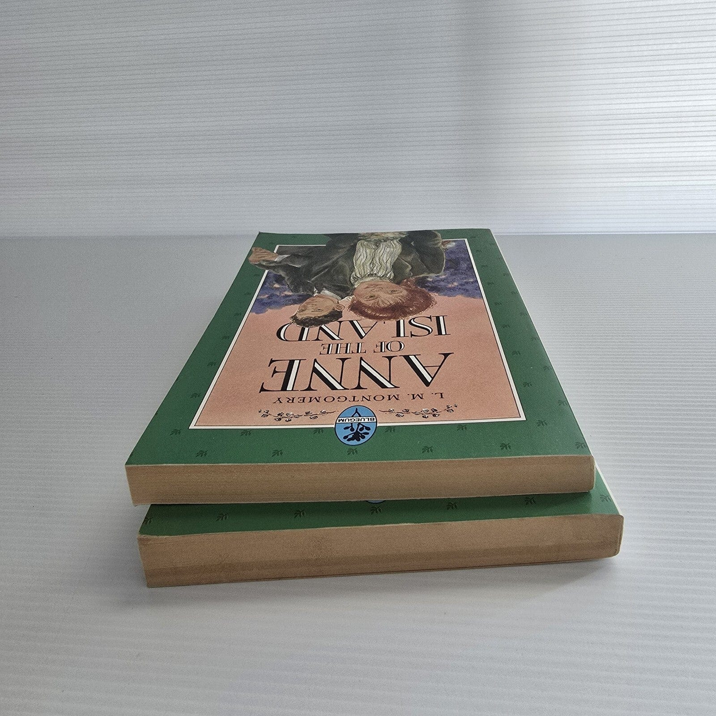 Alona.com.au 2x L. M. Montgomery Books Anne Of The Island And Anne Of Avonlea, Paperback