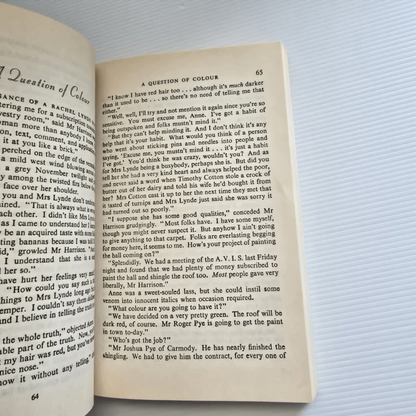 Alona.com.au 2x L. M. Montgomery Books Anne Of The Island And Anne Of Avonlea, Paperback