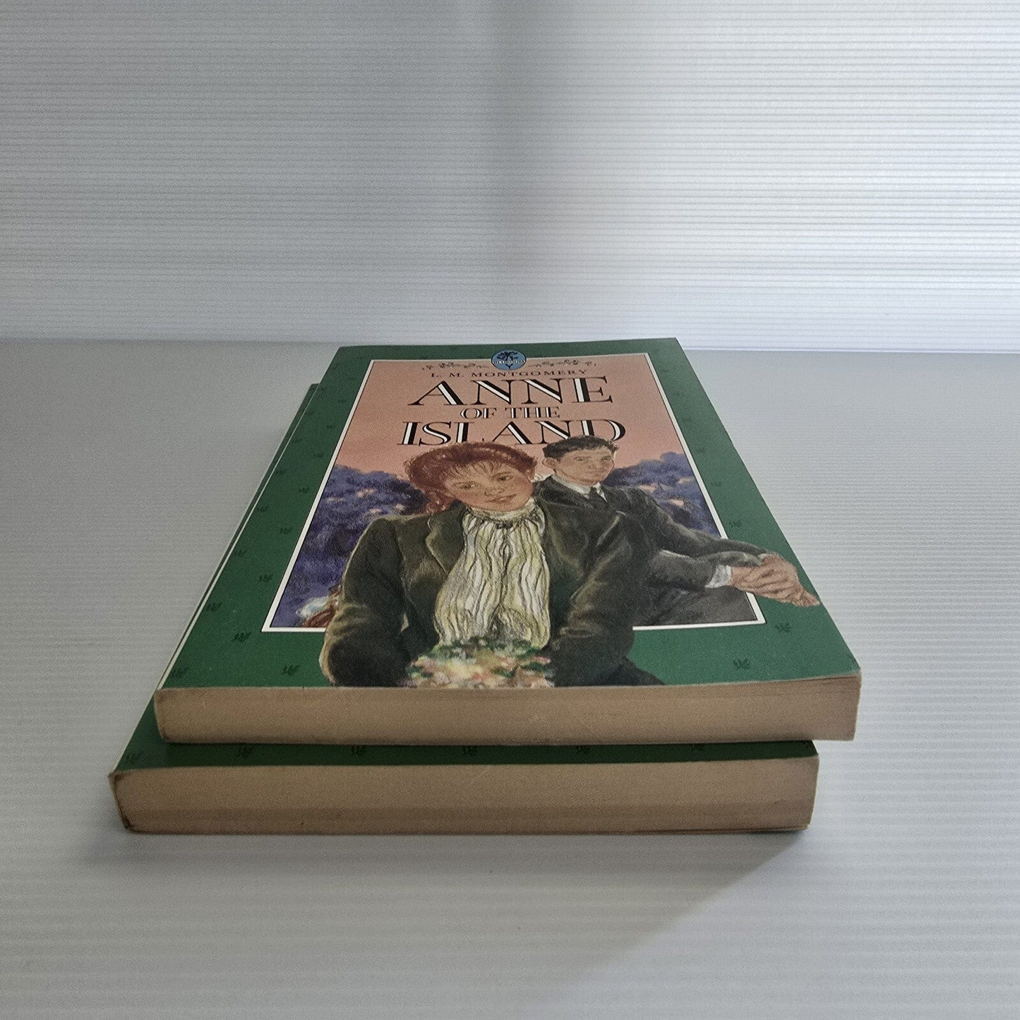Alona.com.au 2x L. M. Montgomery Books Anne Of The Island And Anne Of Avonlea, Paperback
