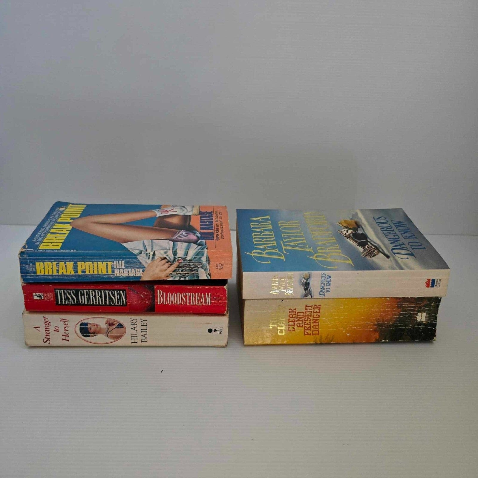 Alona.com.au 5 x Crime Thriller Mystery Suspense Books Mixed Authors Paperback Bundle Lot