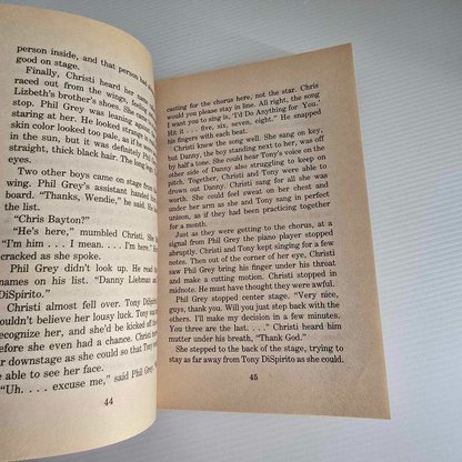 Alona.com.au A Different Twist by Elizabeth Levy, Paperback 1984