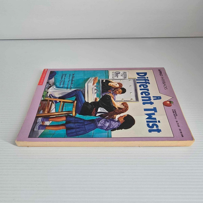 Alona.com.au A Different Twist by Elizabeth Levy, Paperback 1984