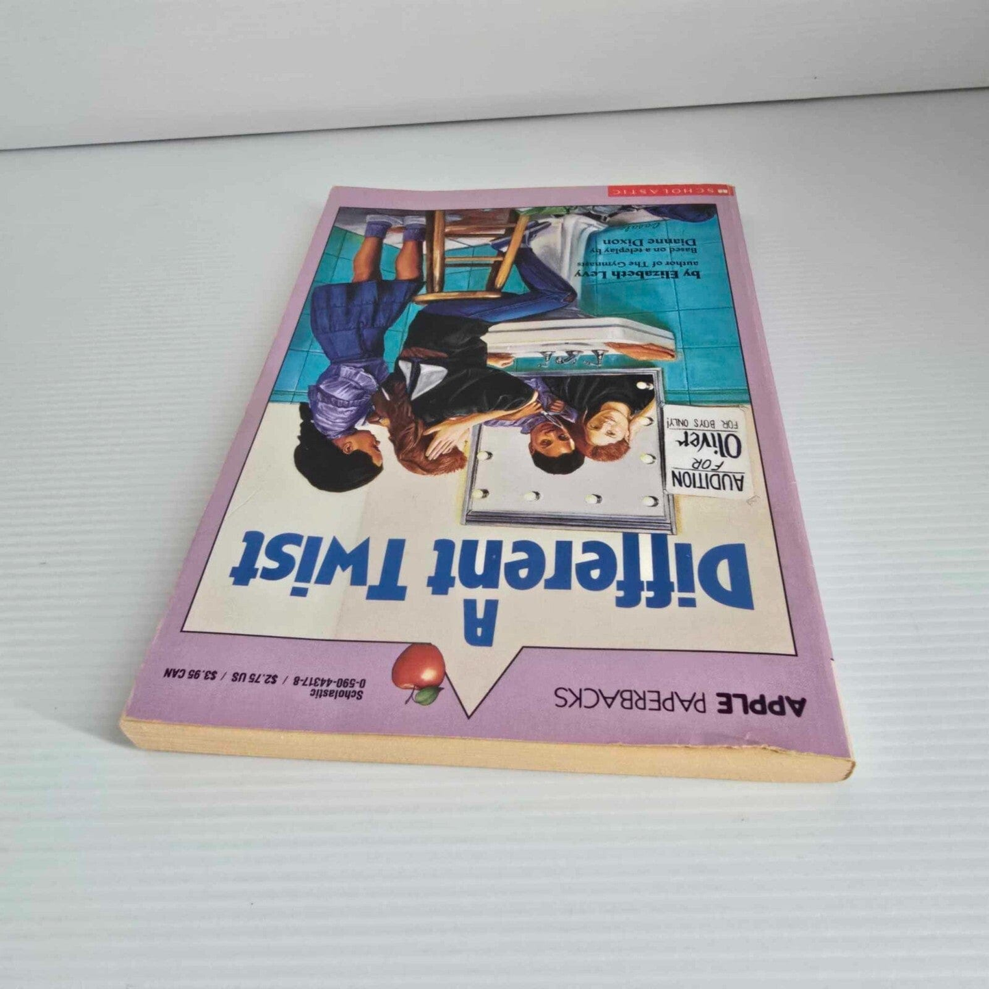 Alona.com.au A Different Twist by Elizabeth Levy, Paperback 1984