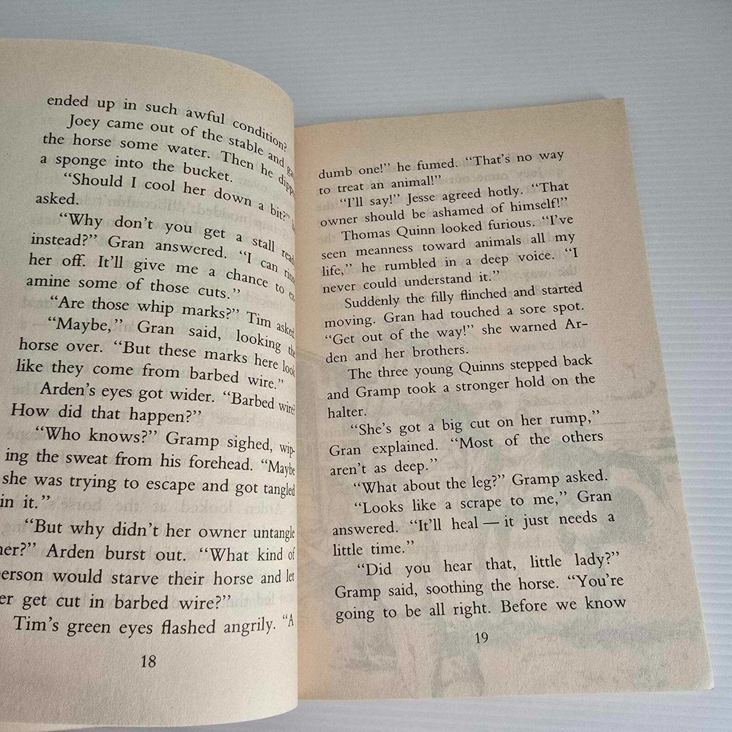 Alona.com.au Animal Rescue Farm #1 The Stolen Horse by Sharon M. Hart, Paperback 1988