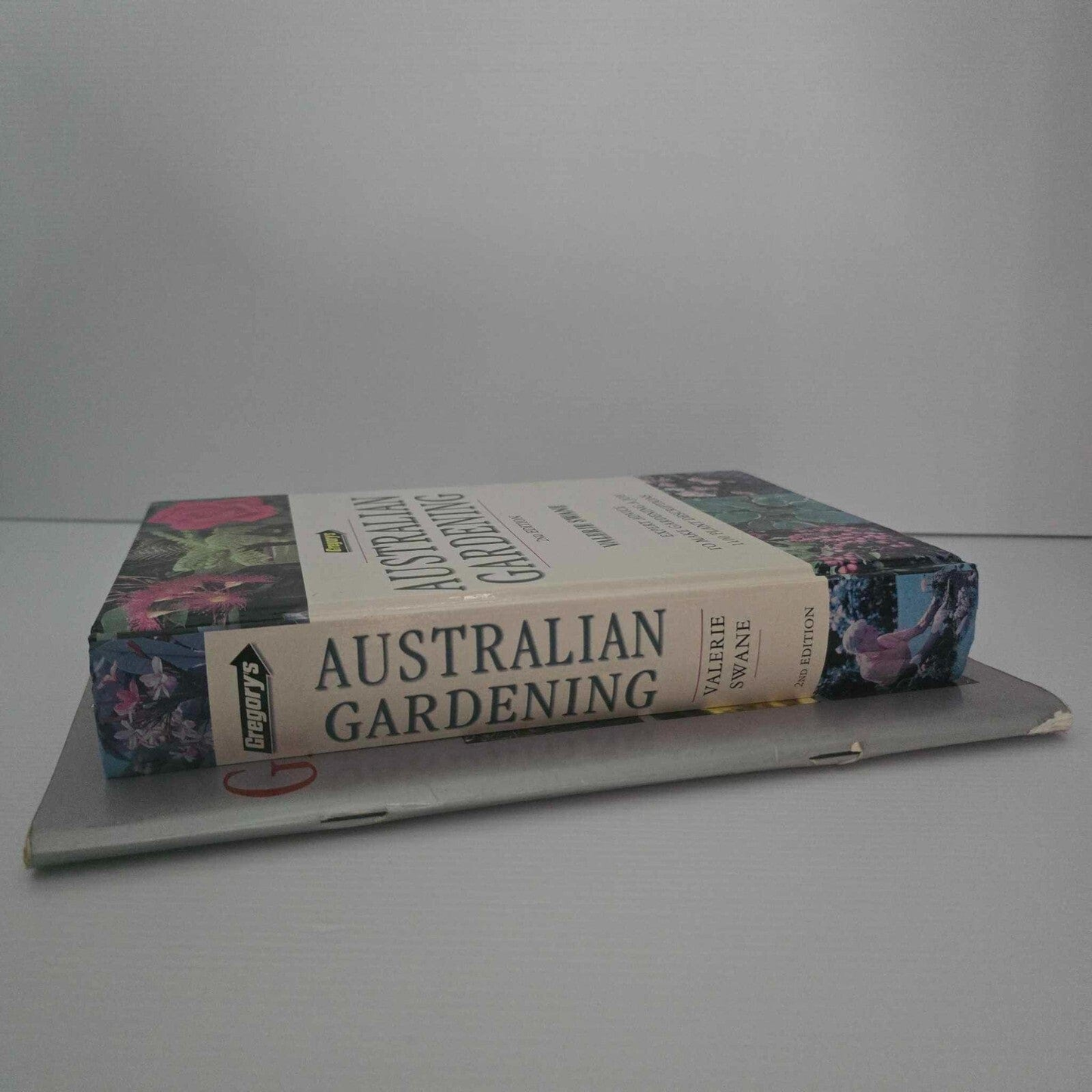 Alona.com.au Australian Women's Weekly The Australian Gardeners' Guide / Gregory's Gardening