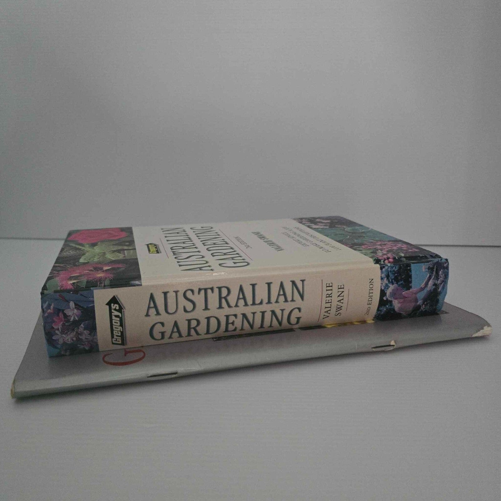 Alona.com.au Australian Women's Weekly The Australian Gardeners' Guide / Gregory's Gardening