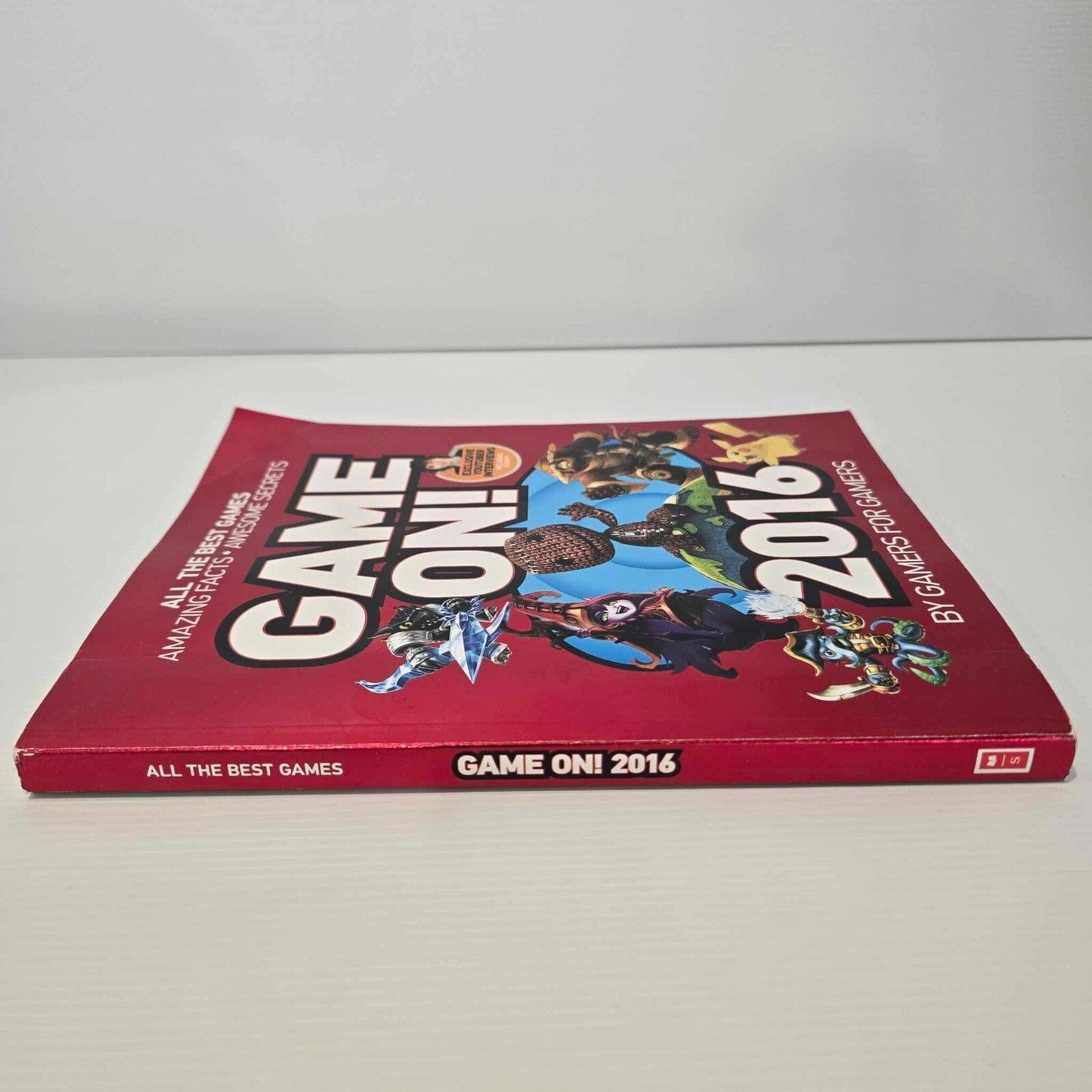Alona.com.au Game On! 2016 All The Best Games by Gamers for Games Book Paperback Facts Tips
