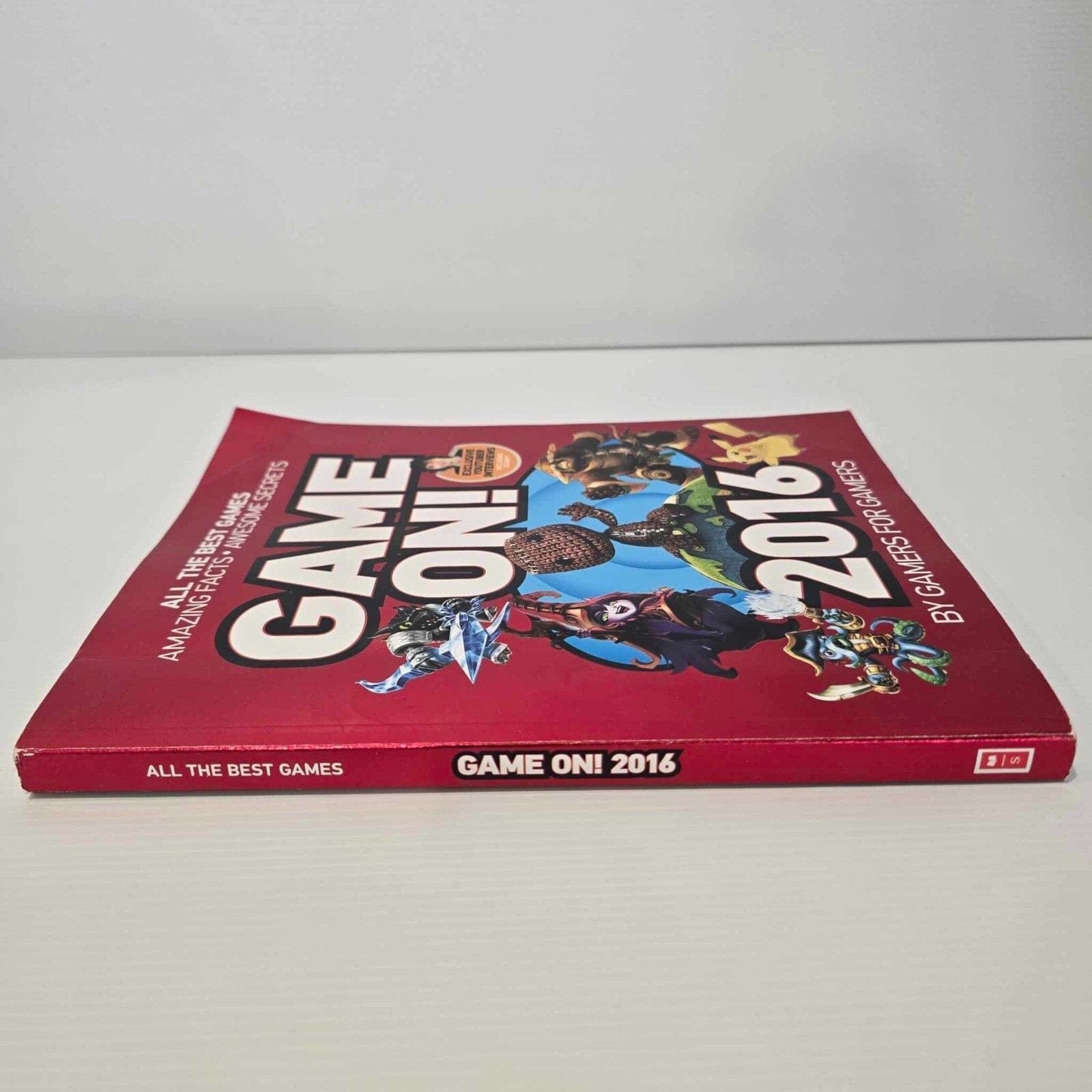 Alona.com.au Game On! 2016 All The Best Games by Gamers for Games Book Paperback Facts Tips