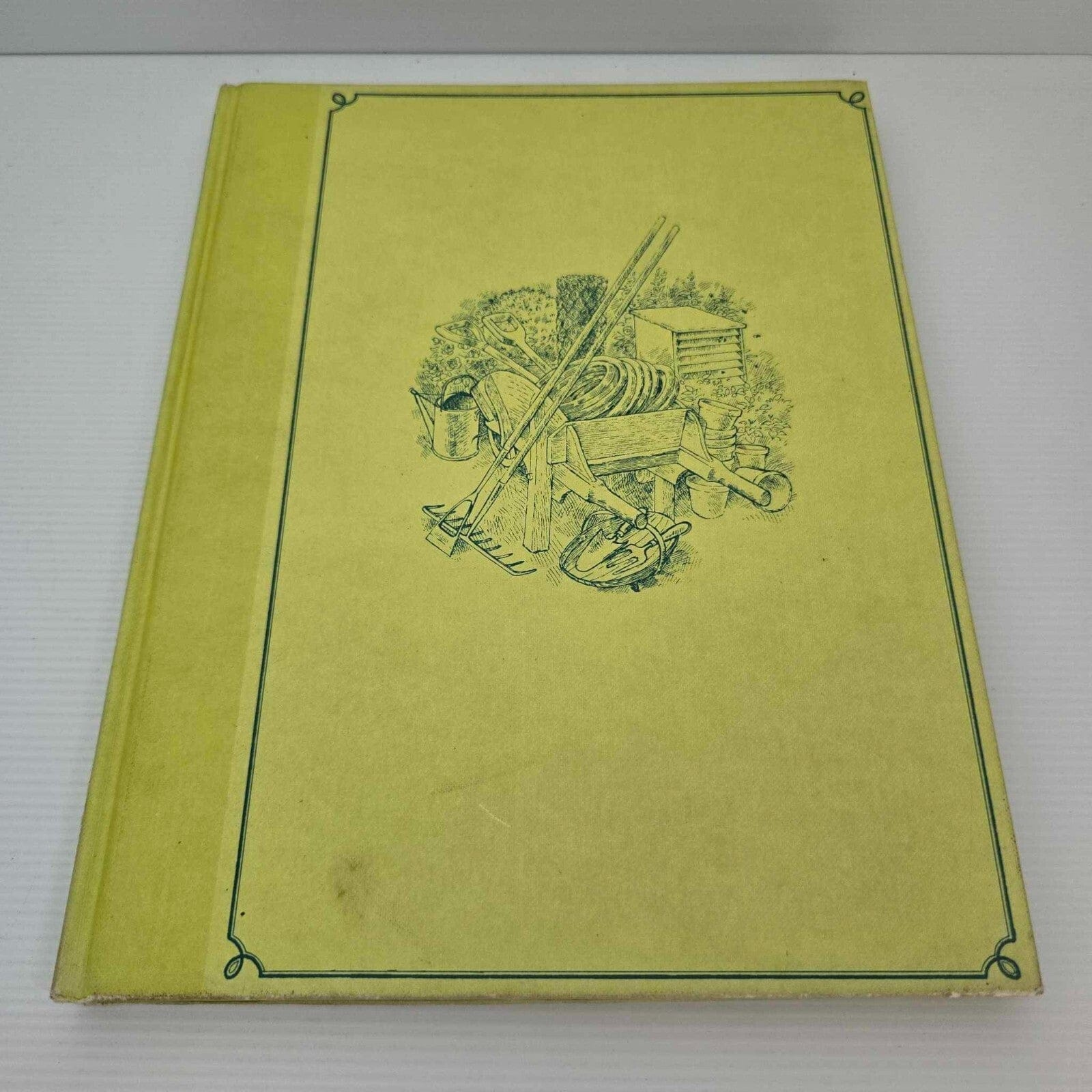 Alona.com.au The Australian All Colour Gardening Book by Shirley Stackhouse, Hardcover 1978
