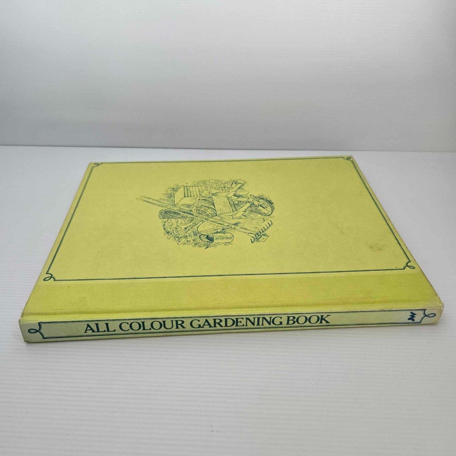Alona.com.au The Australian All Colour Gardening Book by Shirley Stackhouse, Hardcover 1978