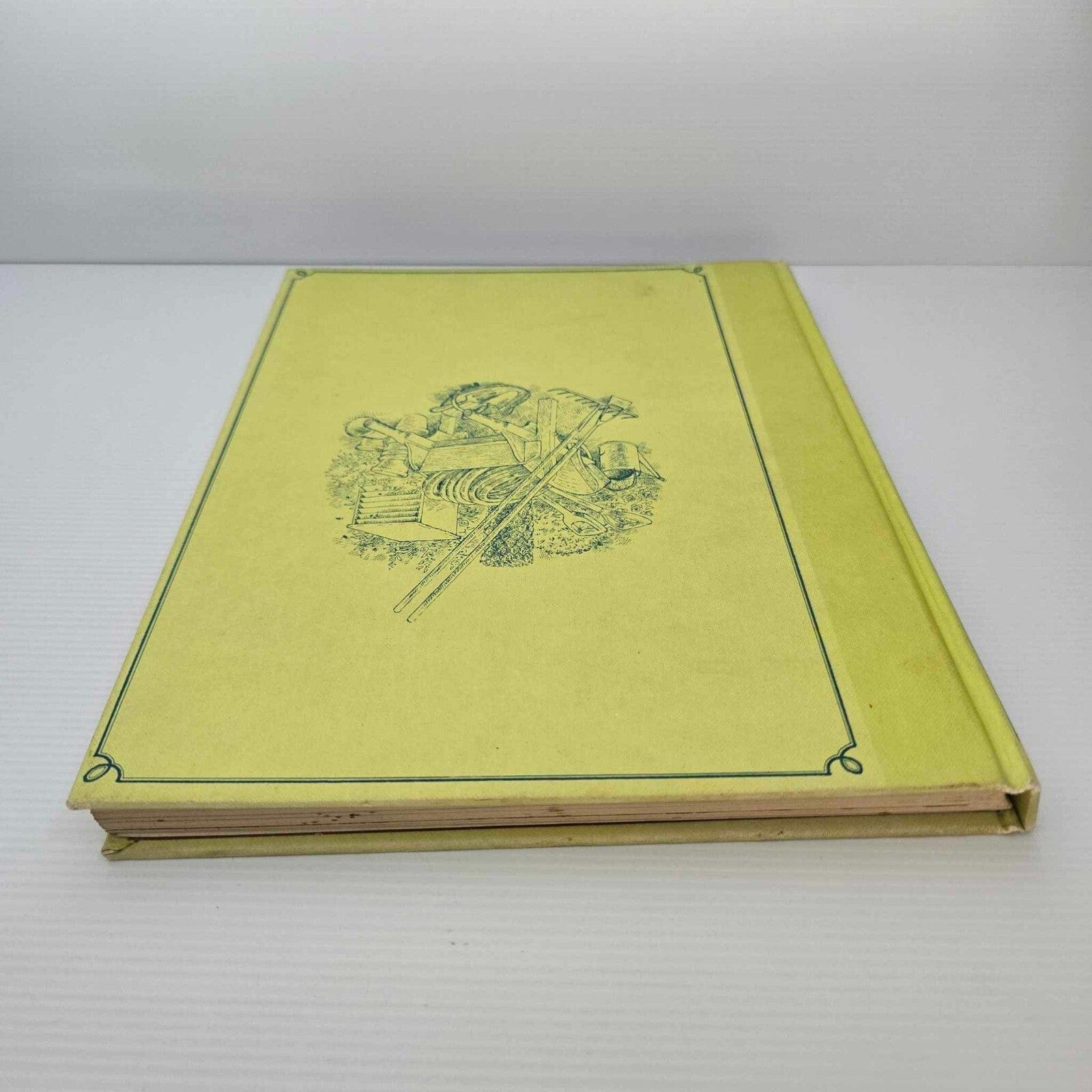 Alona.com.au The Australian All Colour Gardening Book by Shirley Stackhouse, Hardcover 1978