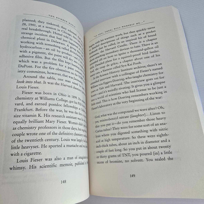 Alona.com.au The Bomber Mafia A Story Set in War by Malcolm Gladwell (Paperback 2021)