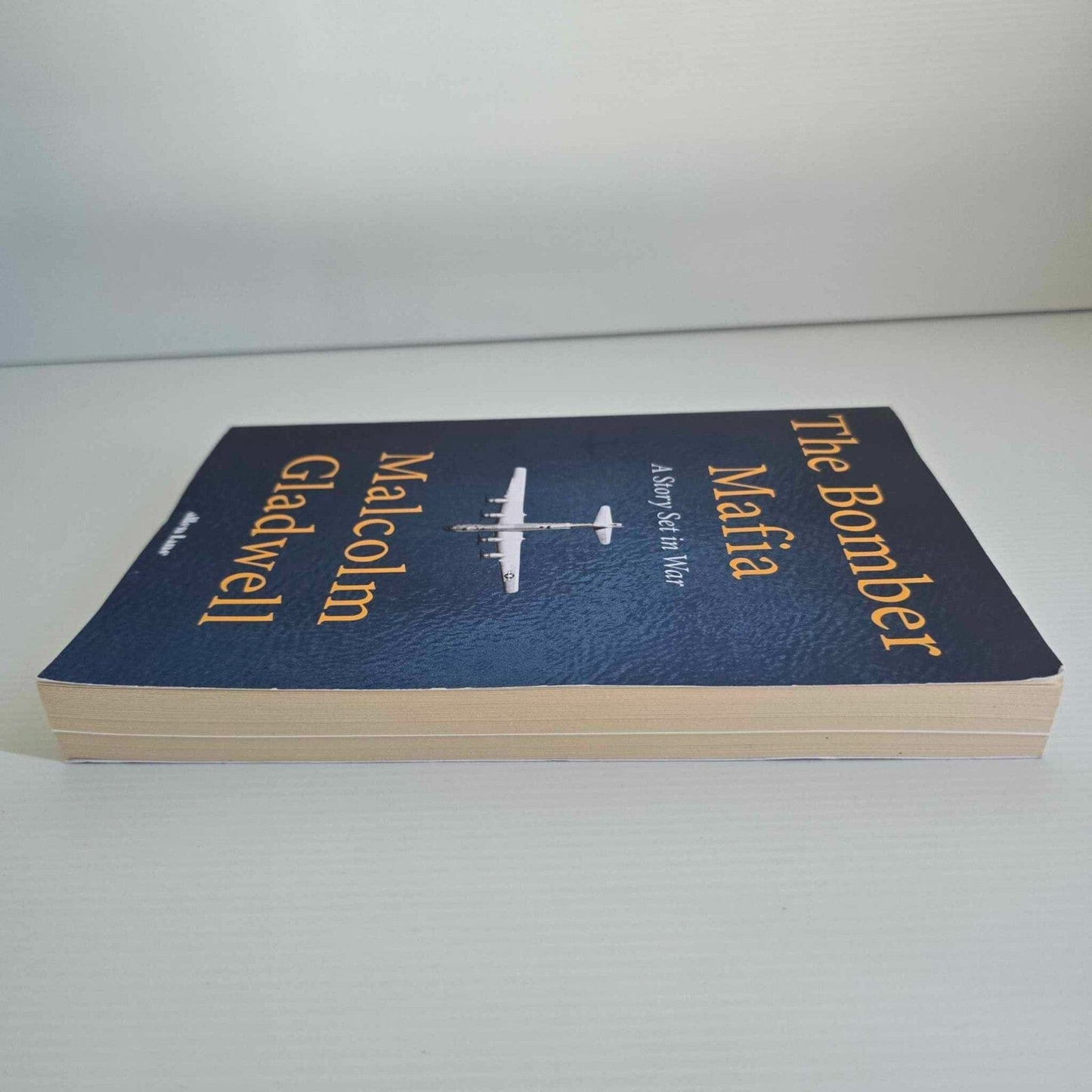 Alona.com.au The Bomber Mafia A Story Set in War by Malcolm Gladwell (Paperback 2021)