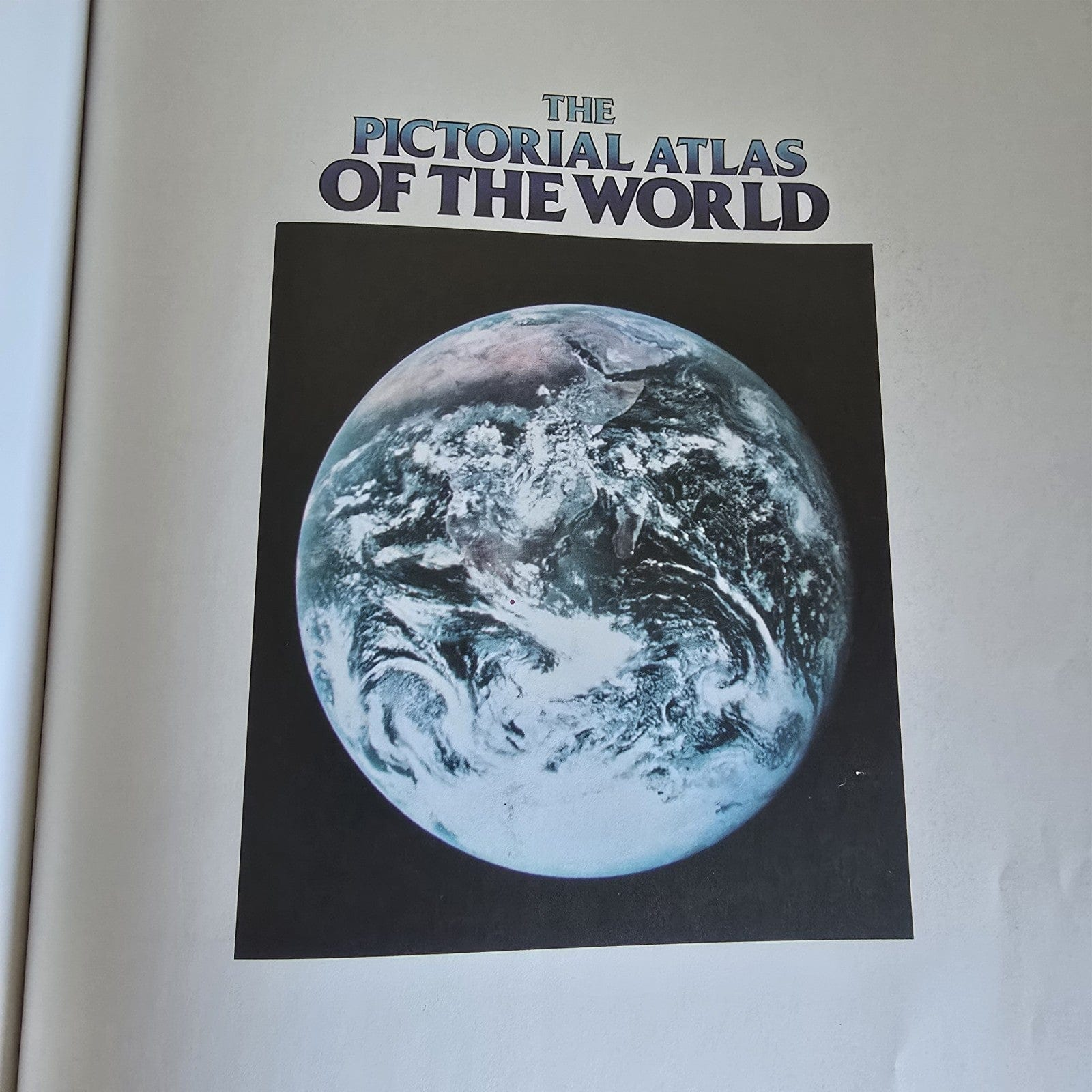 Alona.com.au The Pictorial Atlas Of The World, Hardcover 1981
