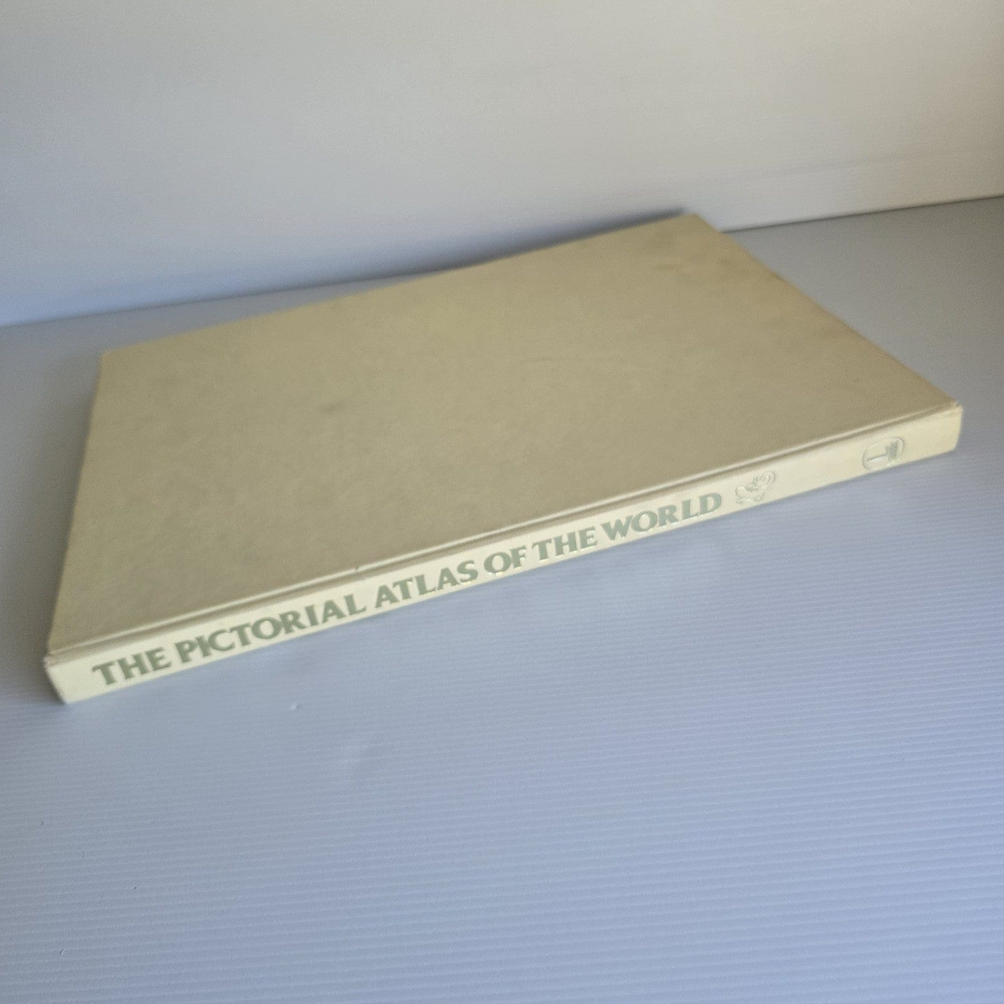 Alona.com.au The Pictorial Atlas Of The World, Hardcover 1981